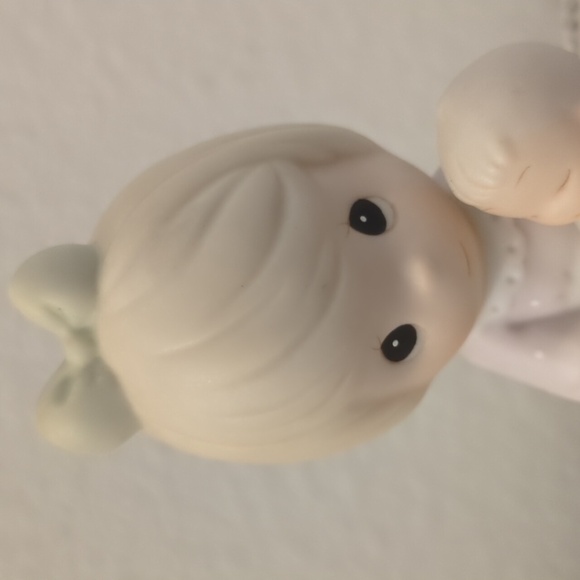 Precious Moments A Special Delivery 521493 - Picture 3 of 16